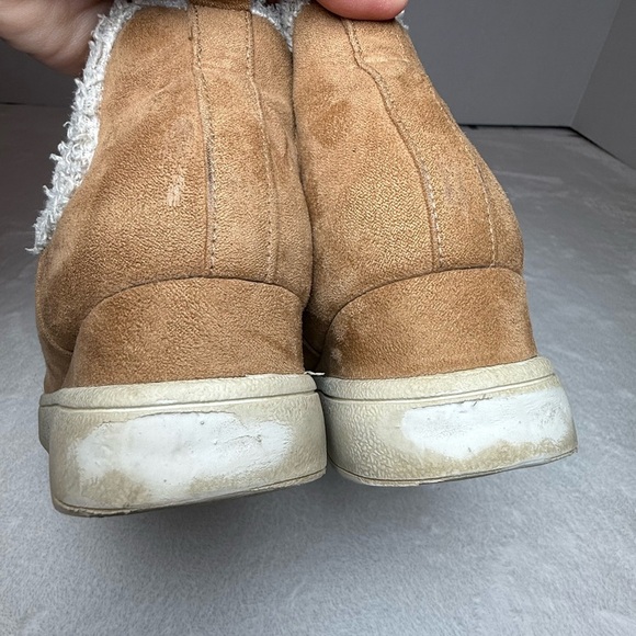 Cozy Tan Ankle Boots with Faux Fur Lining - Picture 12 of 13